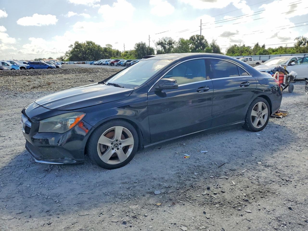 Vue de 2018 MERCEDES-BENZ CLA 250, angle 1