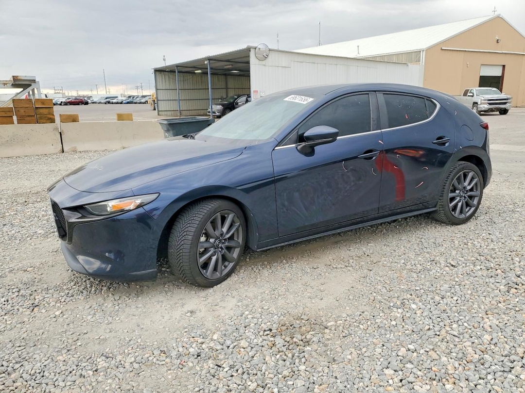 Вид 2020 MAZDA 3, угол 1