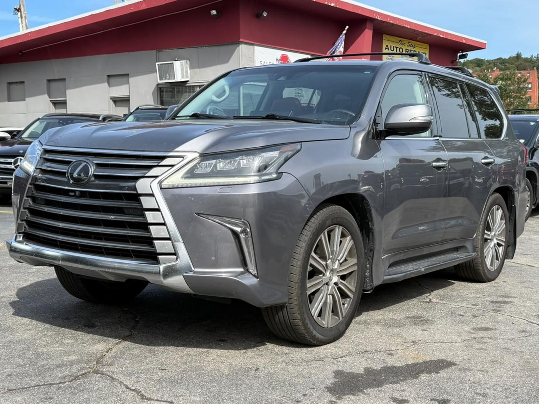 Vue de 2016 LEXUS LX 570, angle 1