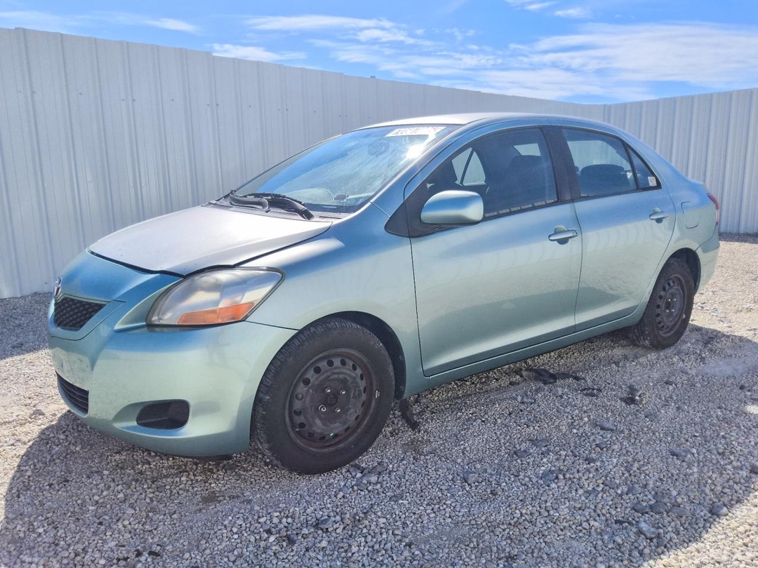 منظر 2010 TOYOTA YARIS BASE، زاوية 1