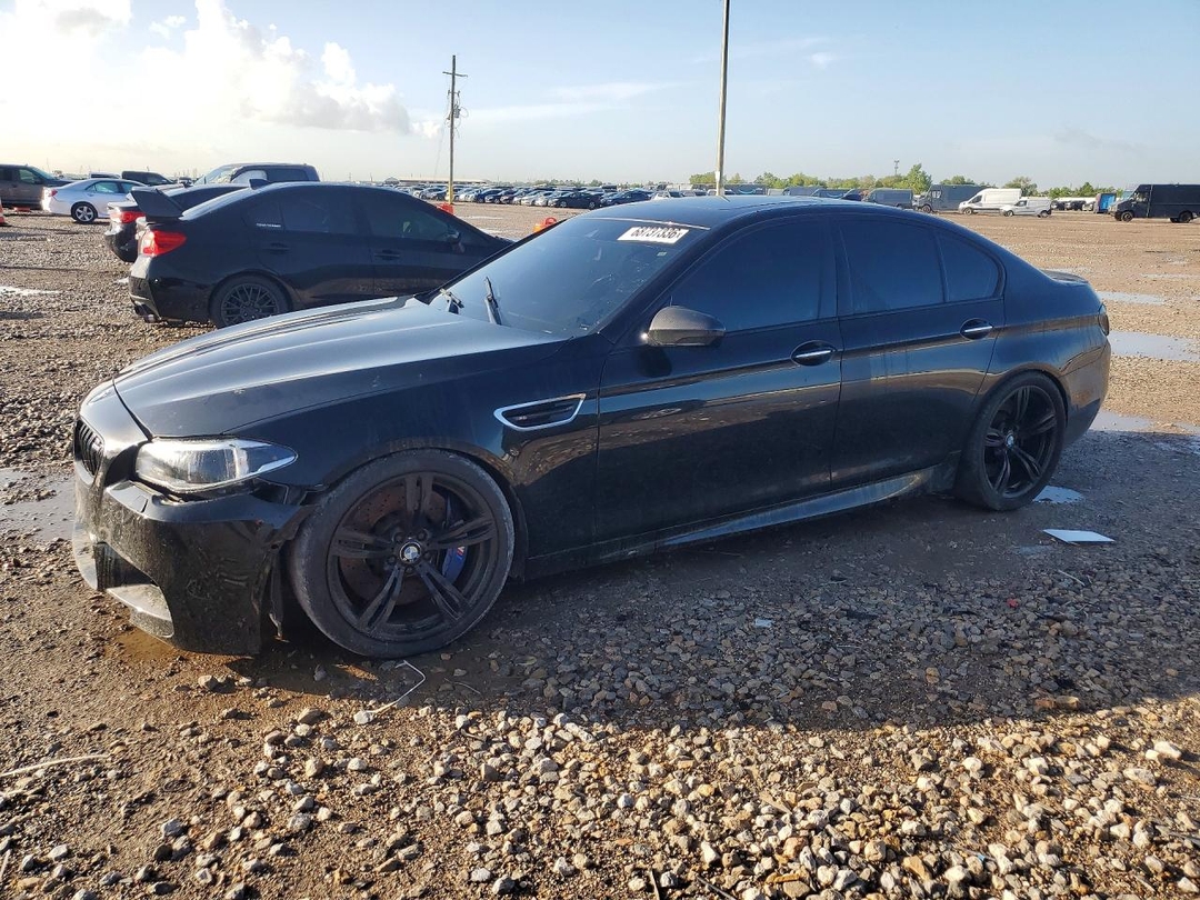 منظر 2013 BMW M5، زاوية 1