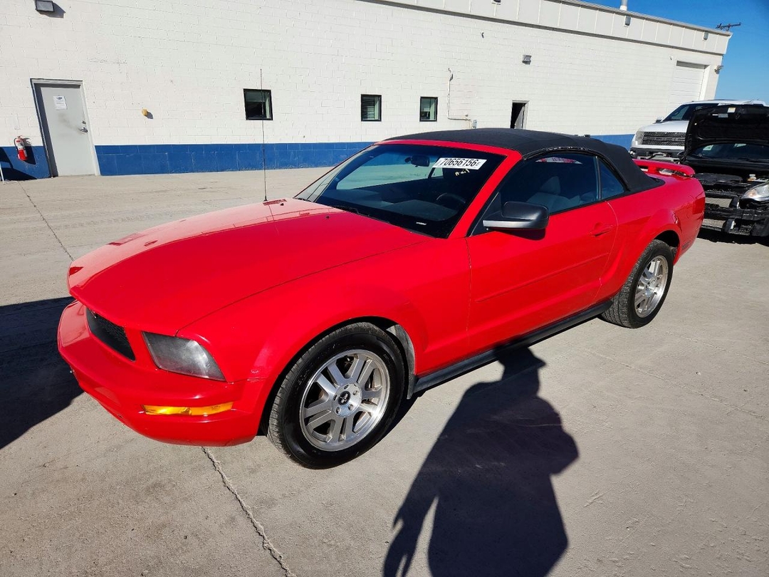 Vue de 2006 FORD MUSTANG, angle 1