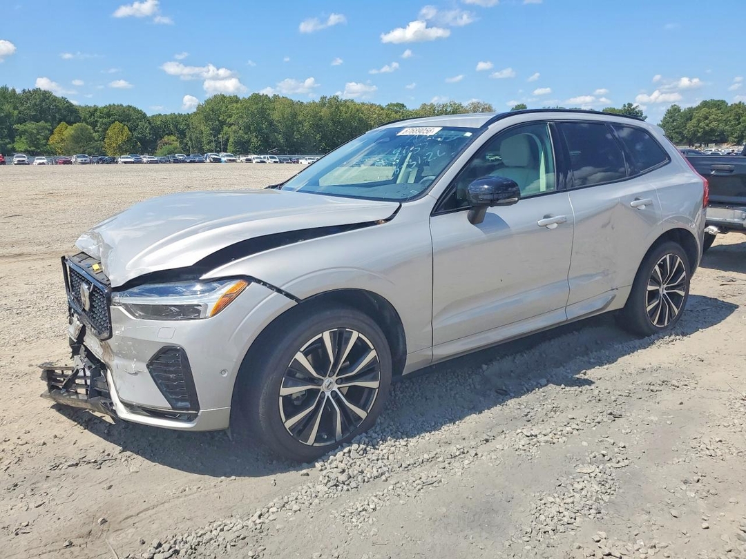 منظر 2024 VOLVO XC60 PLUS، زاوية 1