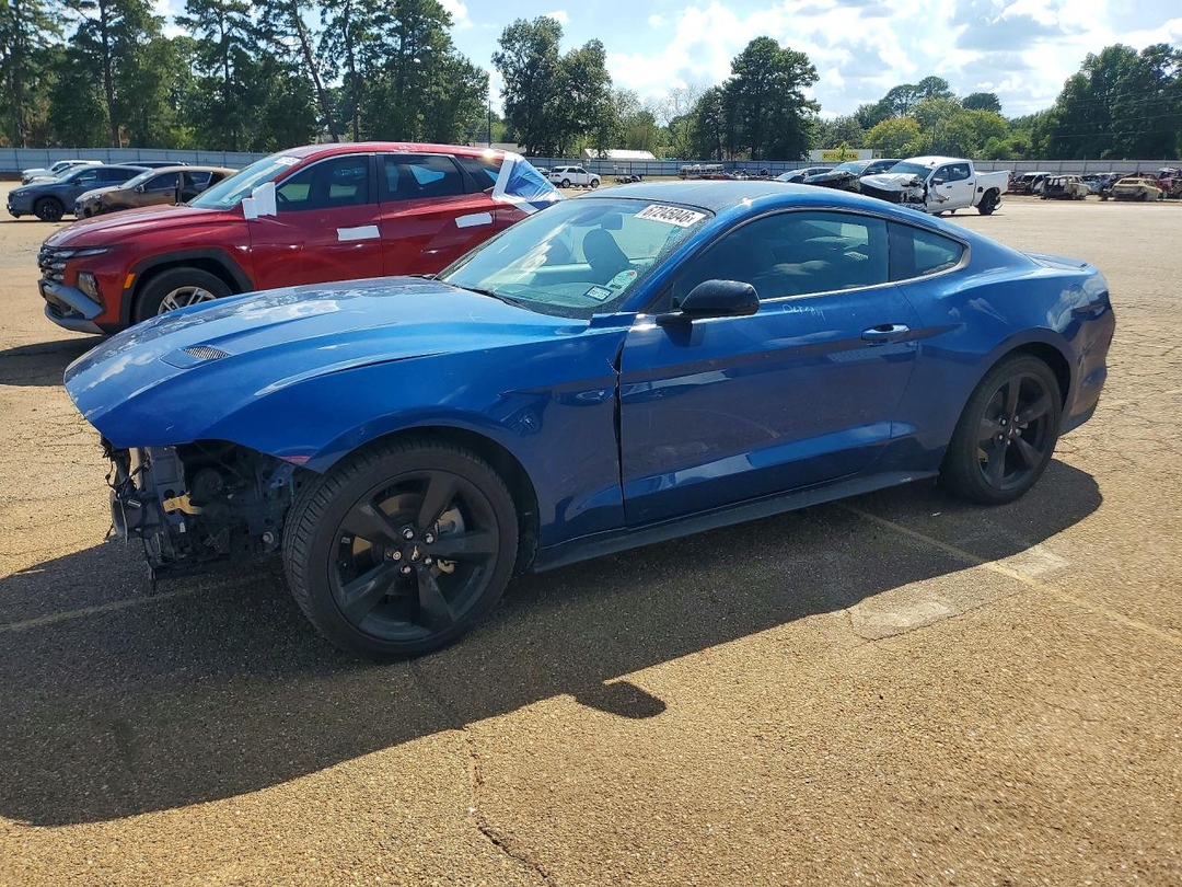Вид 2022 FORD MUSTANG, угол 1