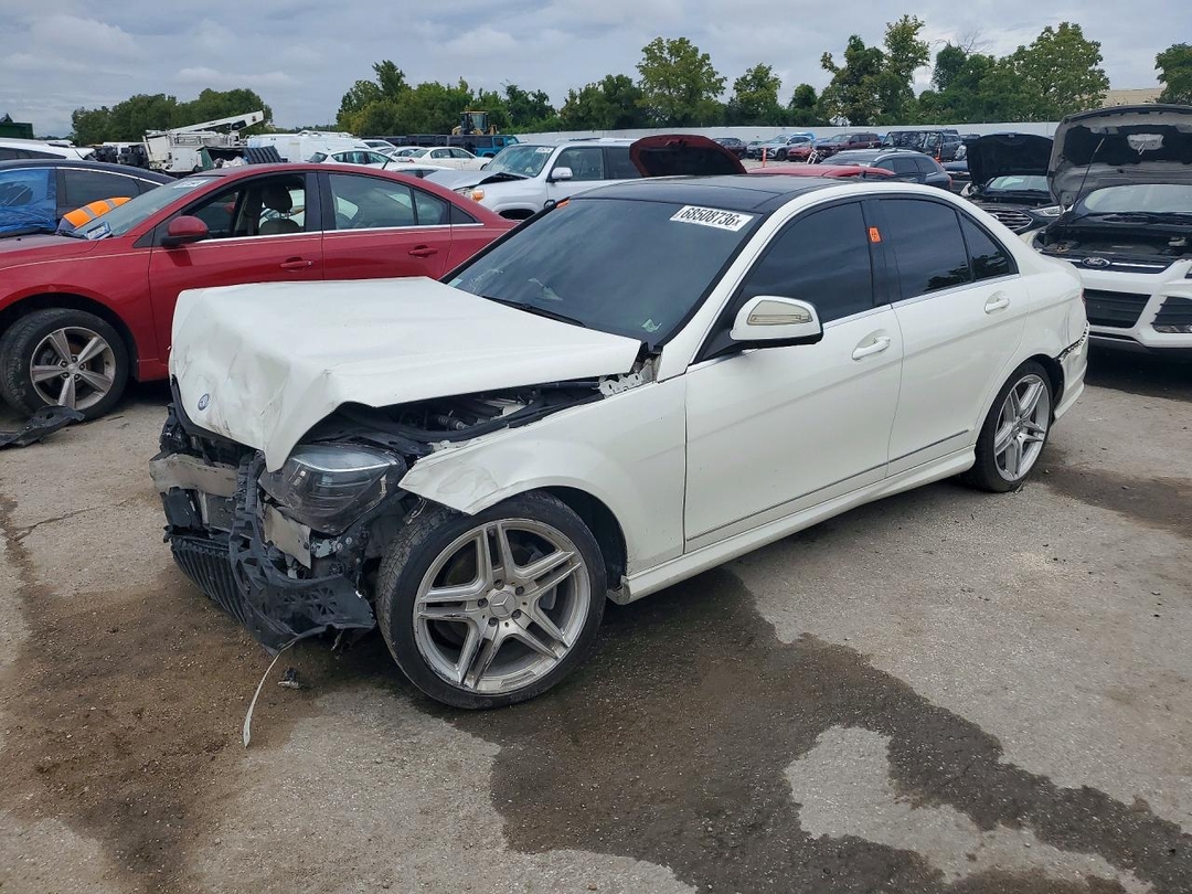Вид 2009 MERCEDES-BENZ C 300, угол 1