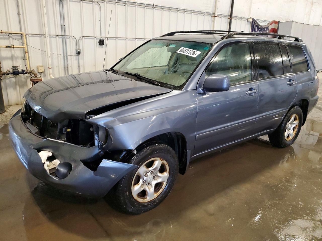 Вид 2005 TOYOTA HIGHLANDER BASE, угол 1