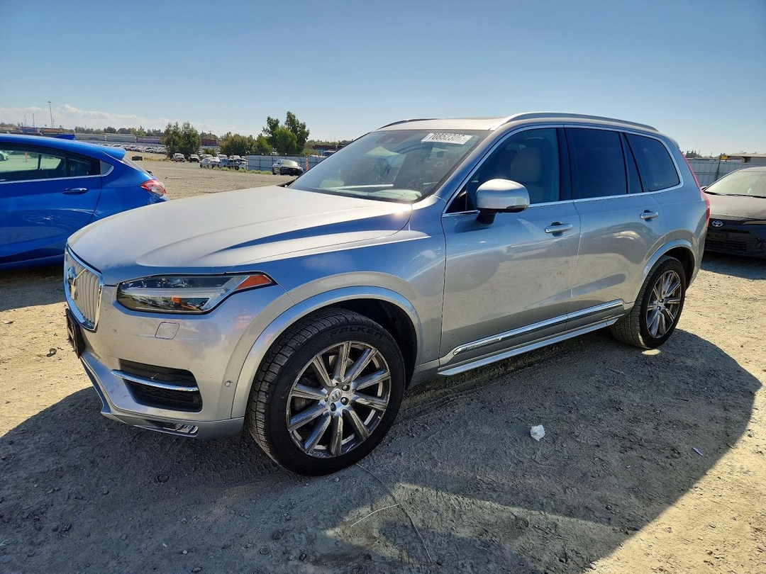 منظر 2016 VOLVO XC90 T6، زاوية 1
