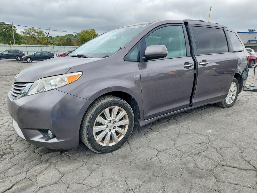 Vue de 2016 TOYOTA SIENNA XLE 7-PASSENGER, angle 1