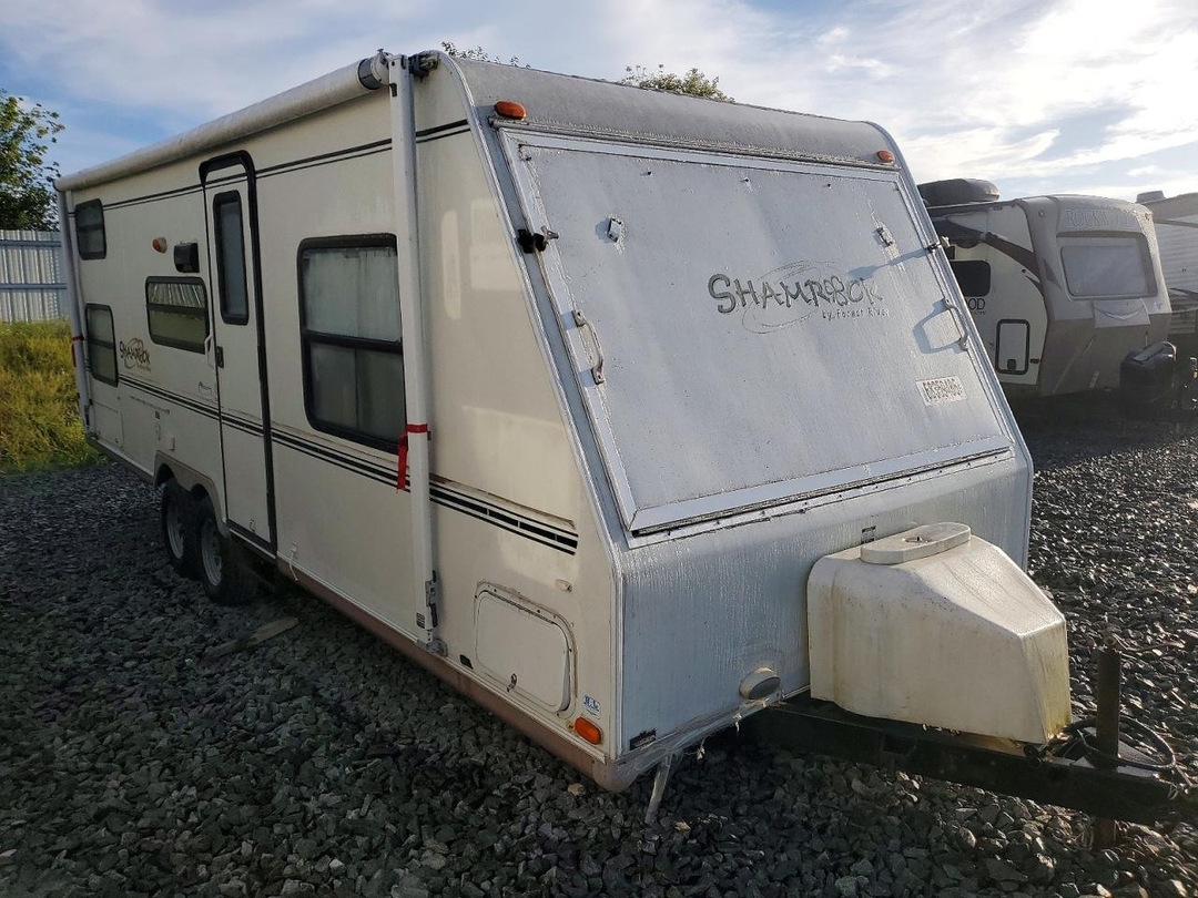 Vue de 2004 FOREST RIVER FLAGSTAFF CAMPER, angle 1