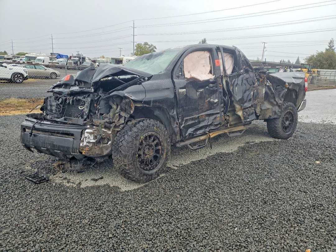 Вид 2014 TOYOTA TUNDRA SR5, угол 1