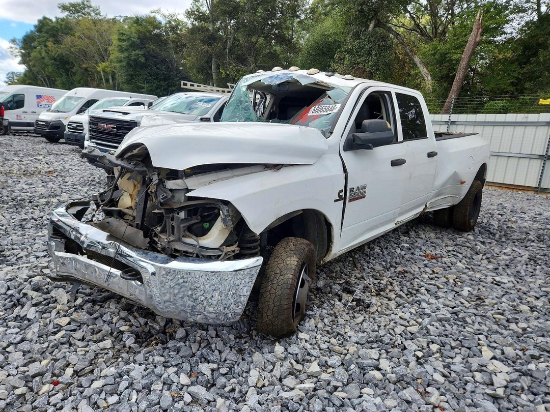 Vue de 2018 RAM 3500 ST, angle 1