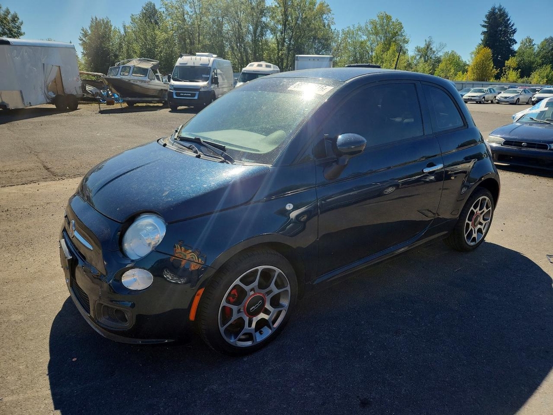 Vue de 2015 FIAT 500 SPORT, angle 1