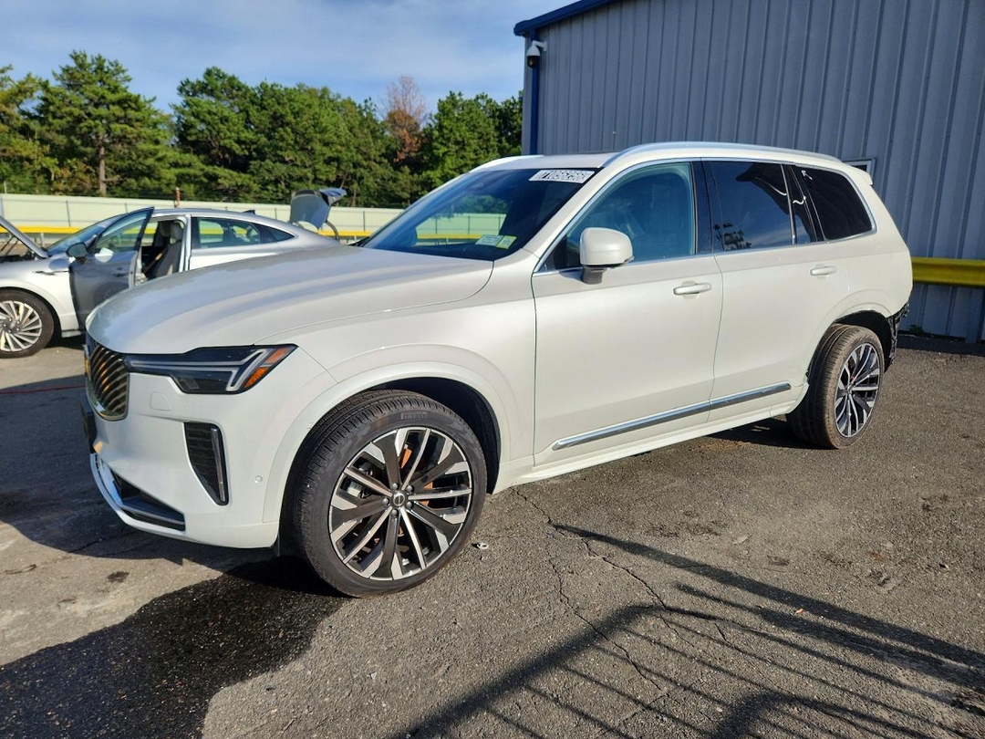 منظر 2026 VOLVO XC90 PLUS، زاوية 1