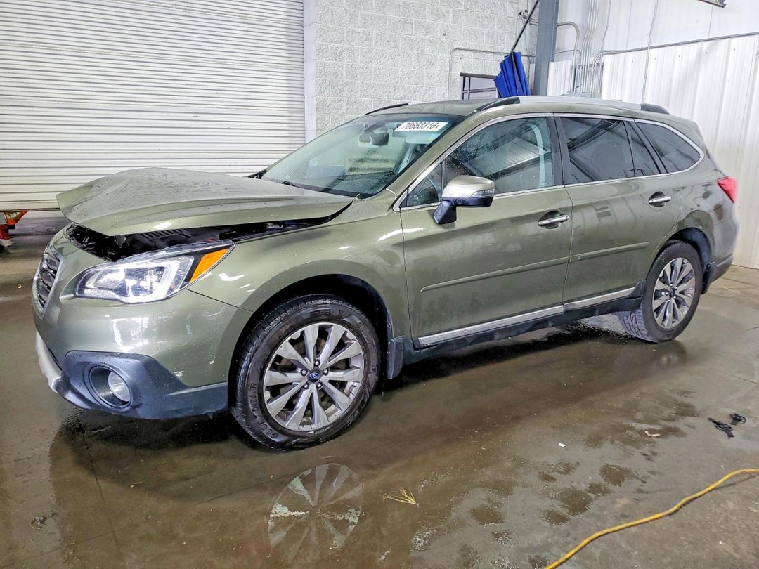 Vue de 2017 SUBARU OUTBACK TOURING, angle 1