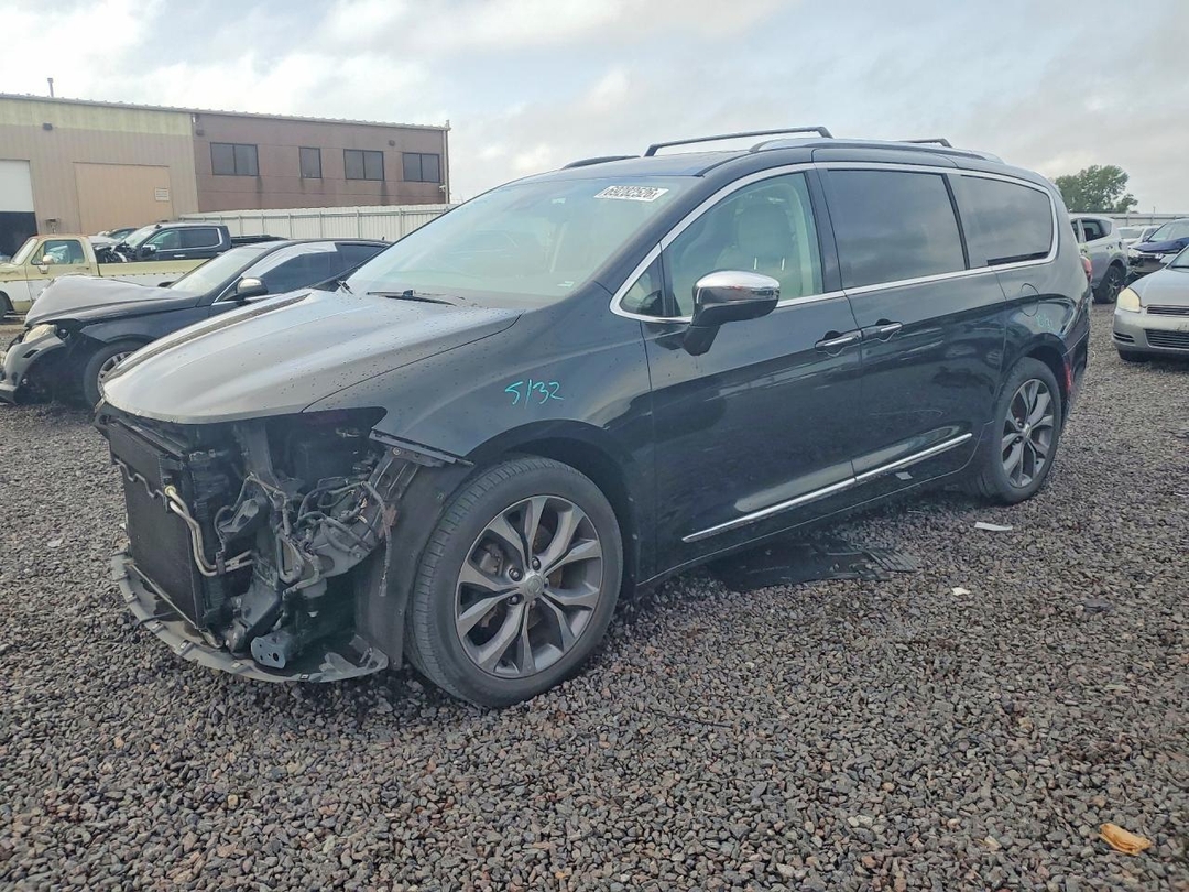 Vue de 2017 CHRYSLER PACIFICA LIMITED, angle 1