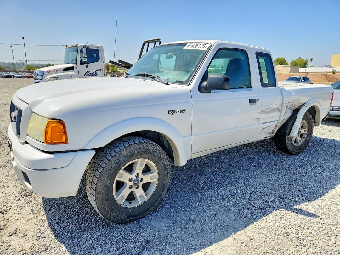 Vue de 2005 FORD RANGER SUPER CAB, angle 1