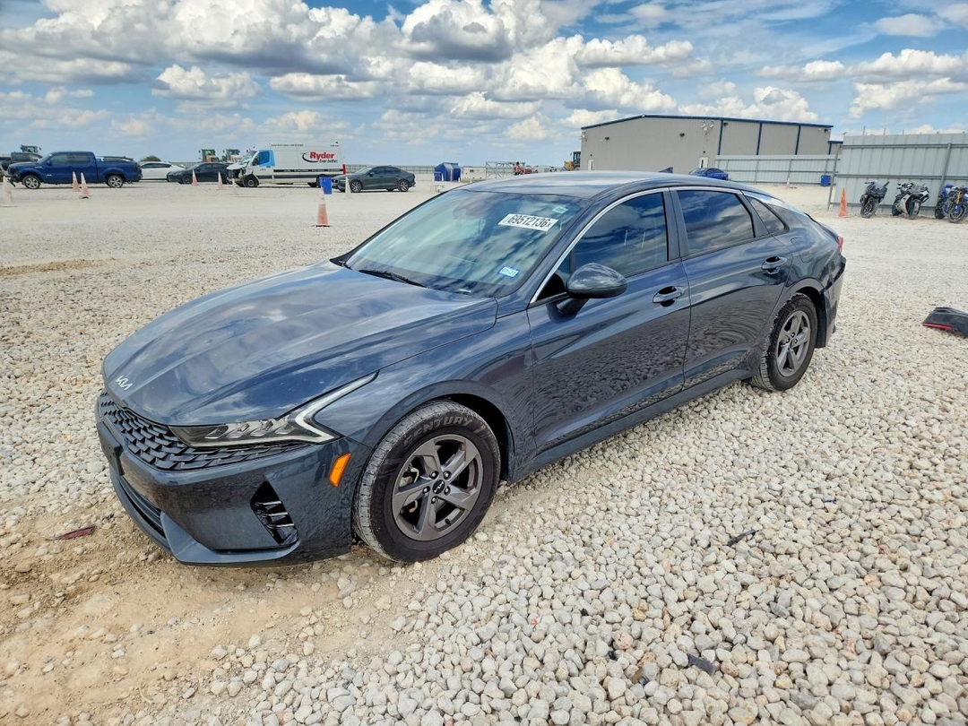 منظر 2022 KIA K5 LXS، زاوية 1