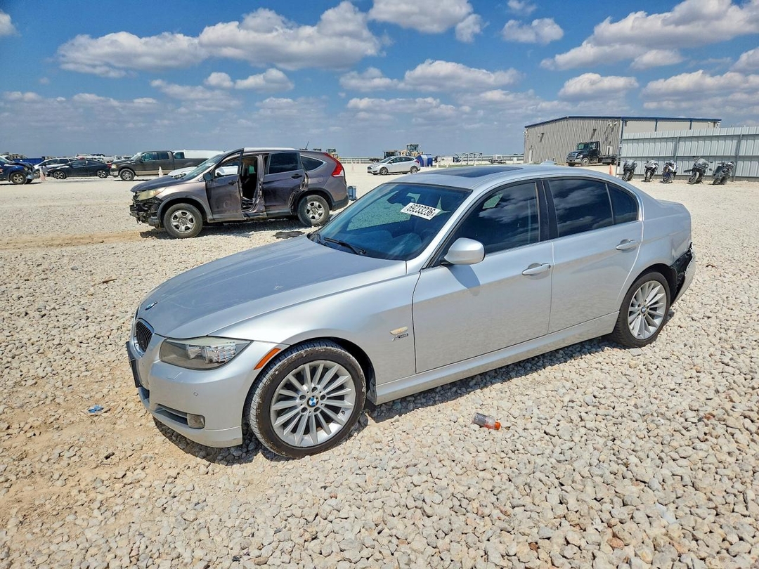 Вид 2011 BMW 335 XI, угол 1