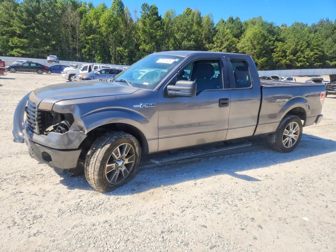 Vue de 2014 FORD F150 SUPER CAB, angle 1