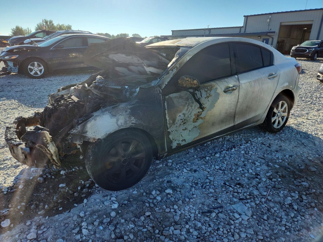 Vue de 2010 MAZDA 3 I, angle 1