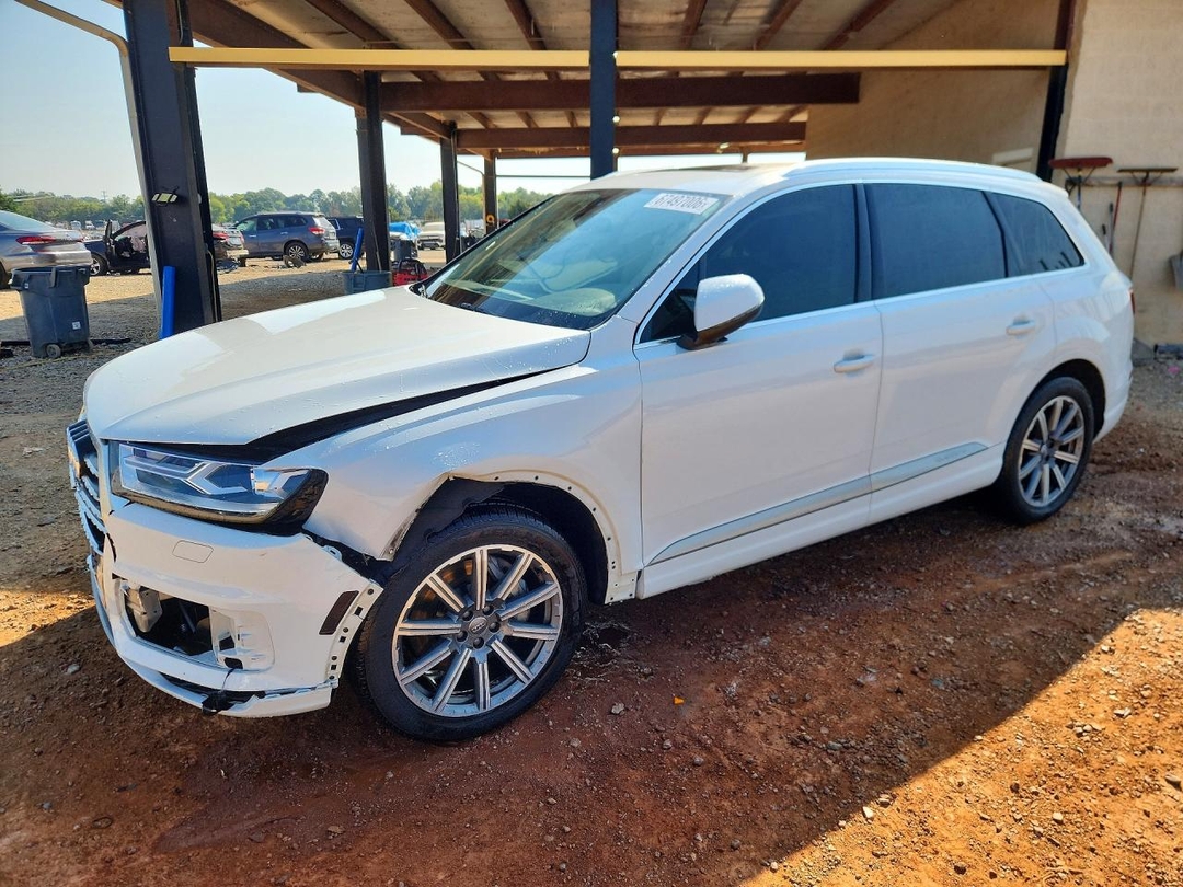Vue de 2019 AUDI Q7 PREMIUM, angle 1