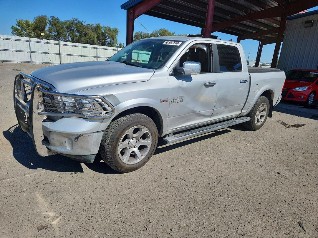 Vista de 2018 RAM 1500 LARAMIE, ángulo 1