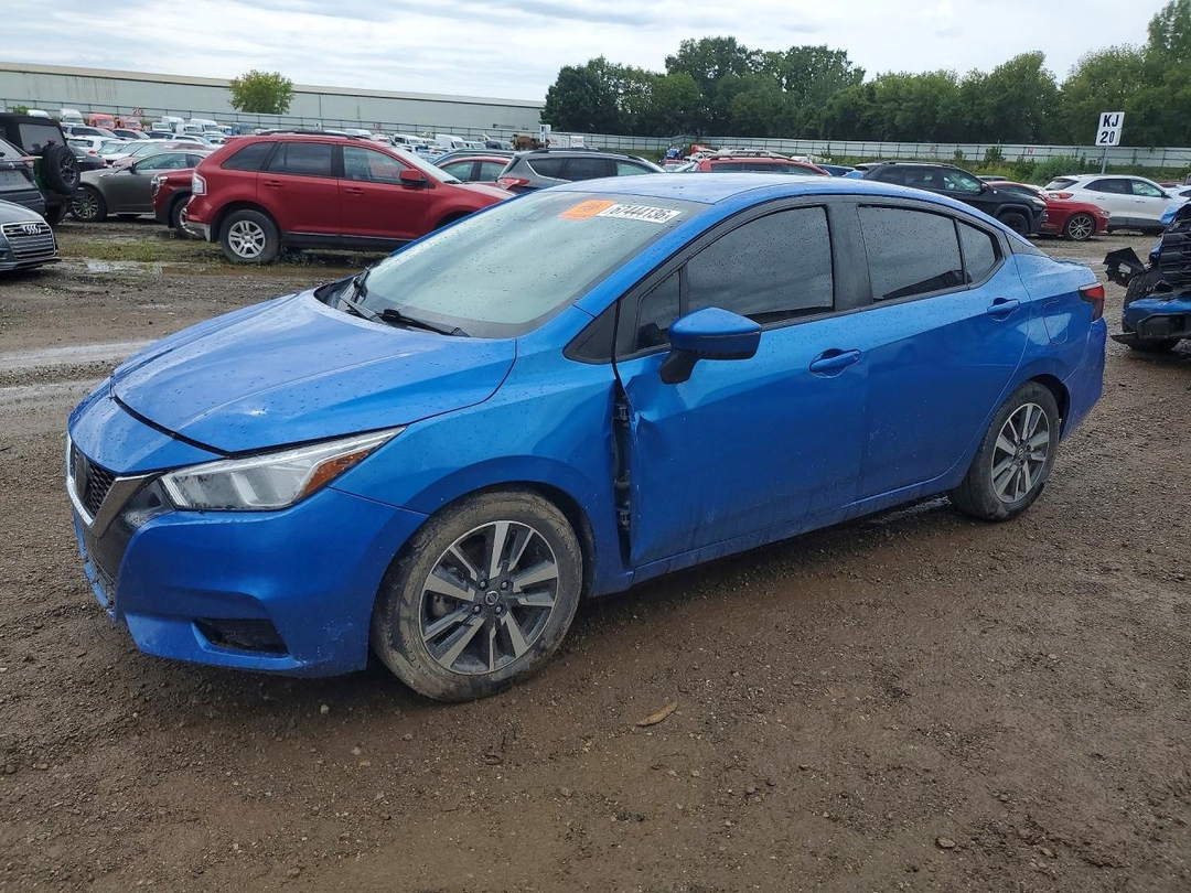 Vue de 2021 NISSAN VERSA SV, angle 1