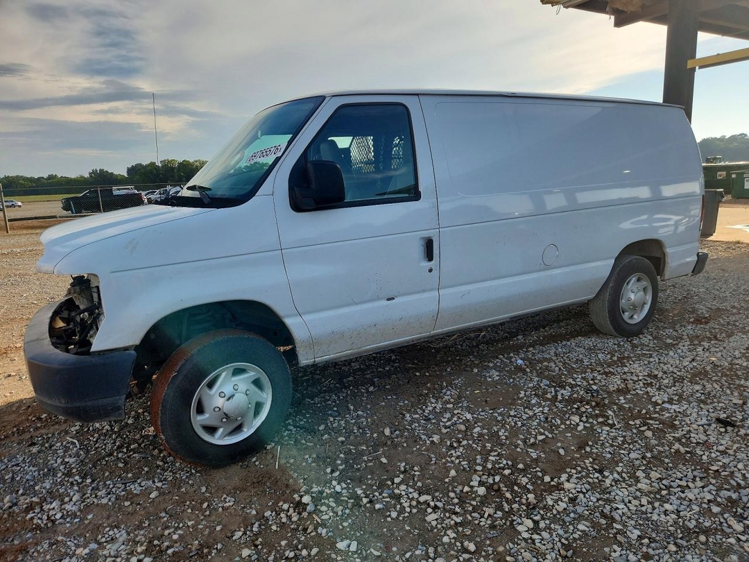Вид 2013 FORD E150 DELIVERY VAN, угол 1