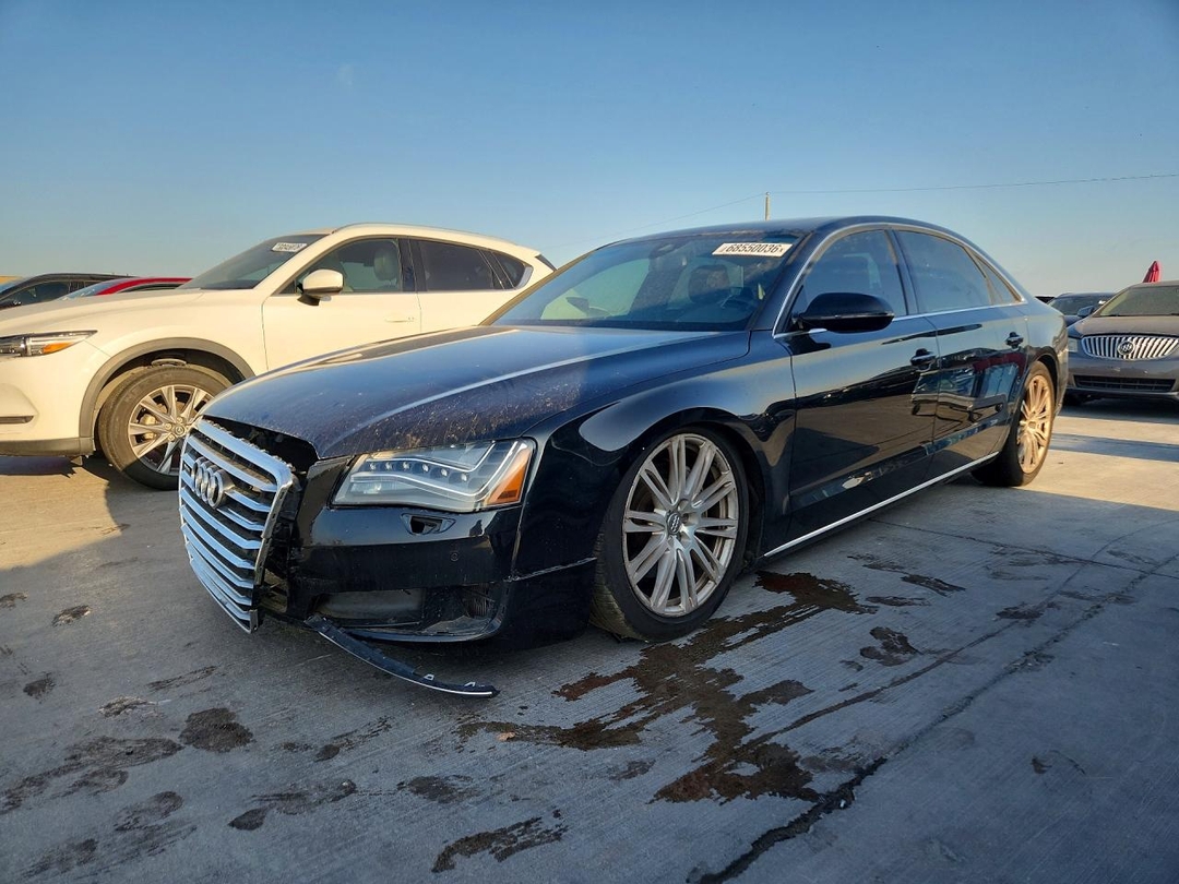 Vue de 2014 AUDI A8 L QUATTRO, angle 1