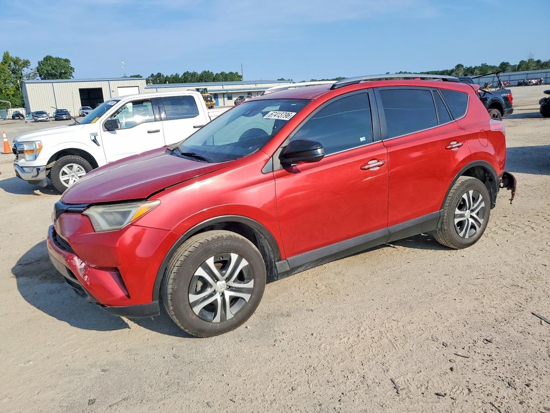 Вид 2017 TOYOTA RAV4 LE, угол 1