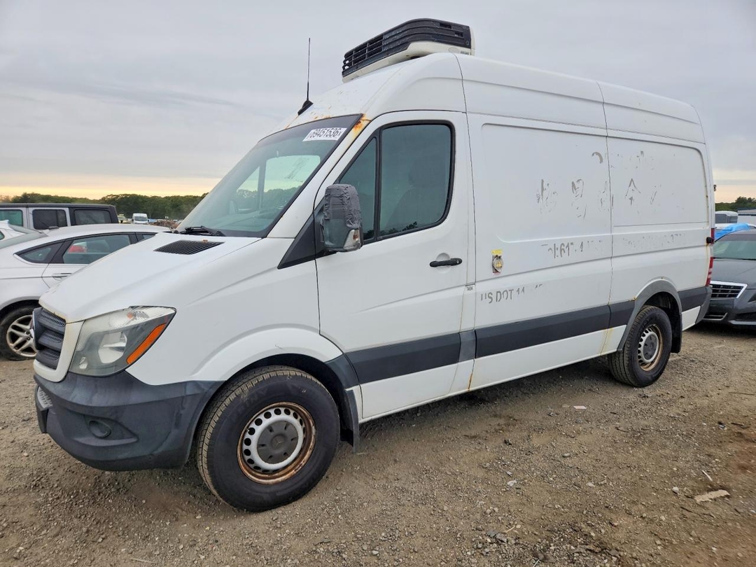 Vue de 2017 MERCEDES-BENZ SPRINTER 2500 REFRIGERATED DELIVERY VAN, angle 1