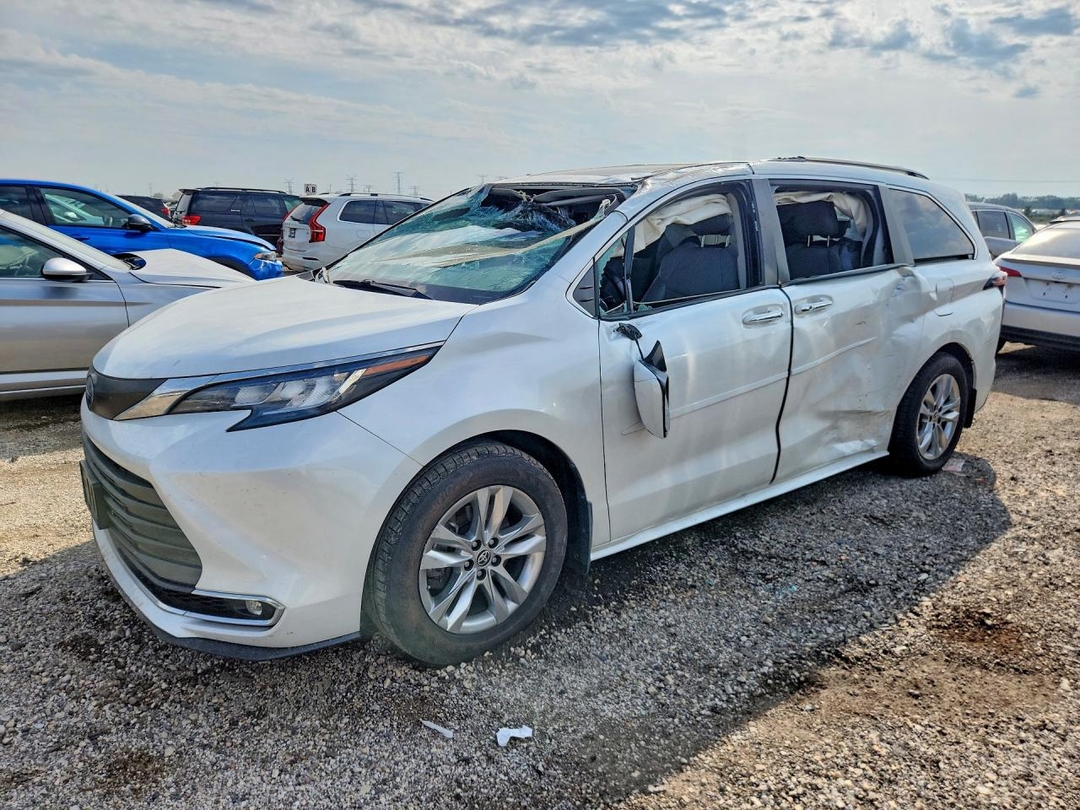 منظر 2022 TOYOTA SIENNA XLE، زاوية 1