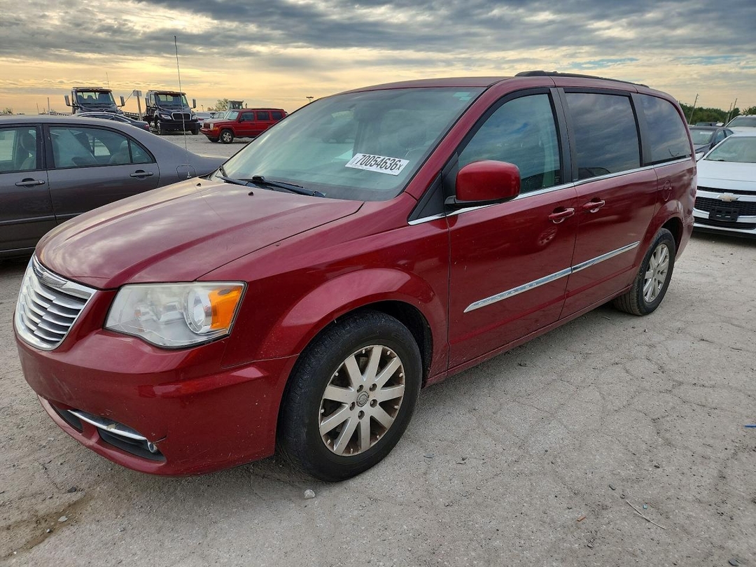 منظر 2013 CHRYSLER TOWN &amp; COUNTRY TOURING، زاوية 1