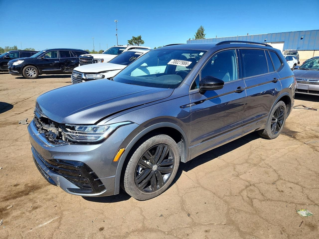 منظر 2022 VOLKSWAGEN TIGUAN SE R-LINE BLACK، زاوية 1