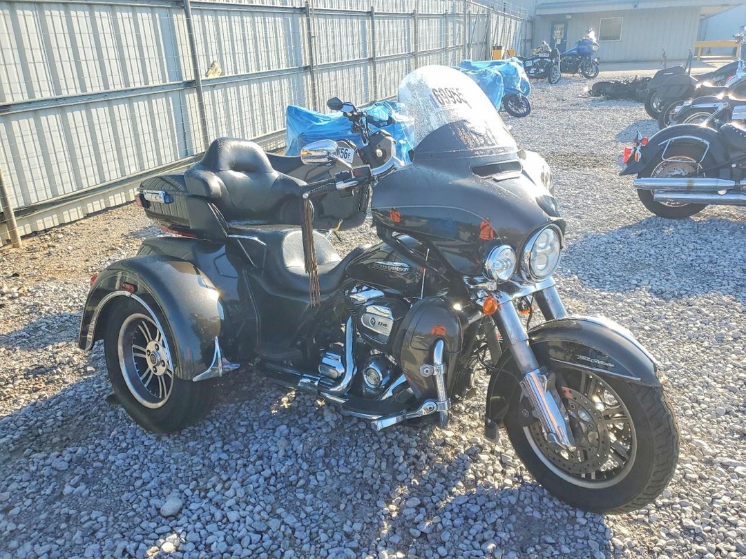 Vedere 2019 HARLEY-DAVIDSON FLHTCUTG, unghi 1