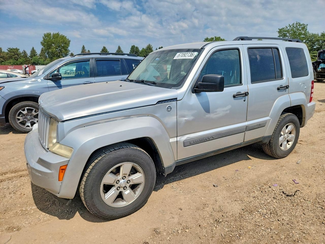 منظر 2012 JEEP LIBERTY SPORT، زاوية 1