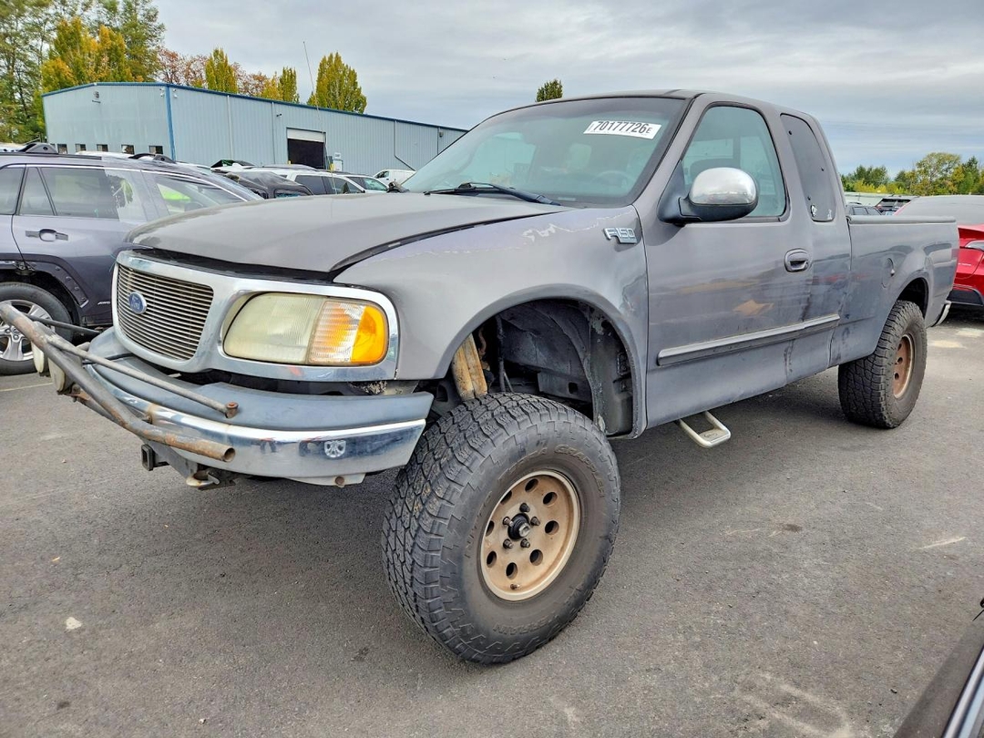 Vue de 2002 FORD F150, angle 1