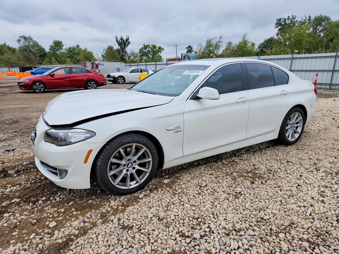 منظر 2012 BMW 528 XI، زاوية 1