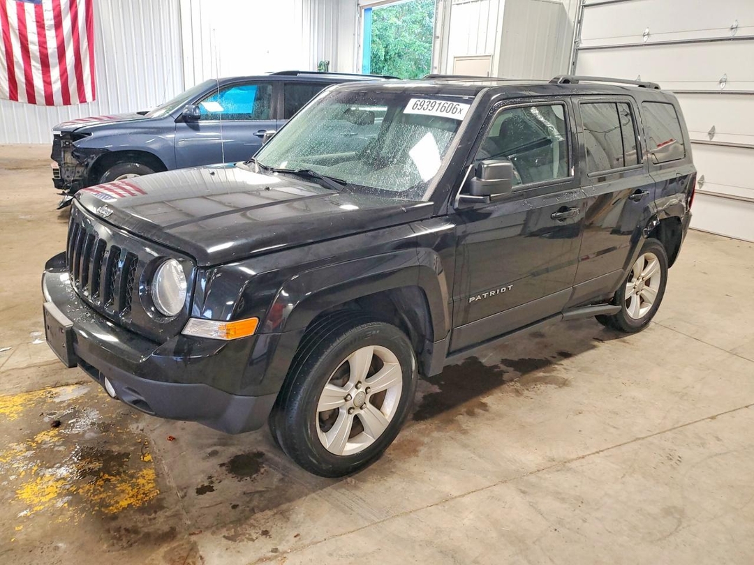 Vista de 2017 JEEP PATRIOT LATITUDE, ángulo 1