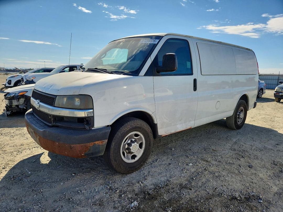 Vue de 2014 CHEVROLET EXPRESS G3500, angle 1