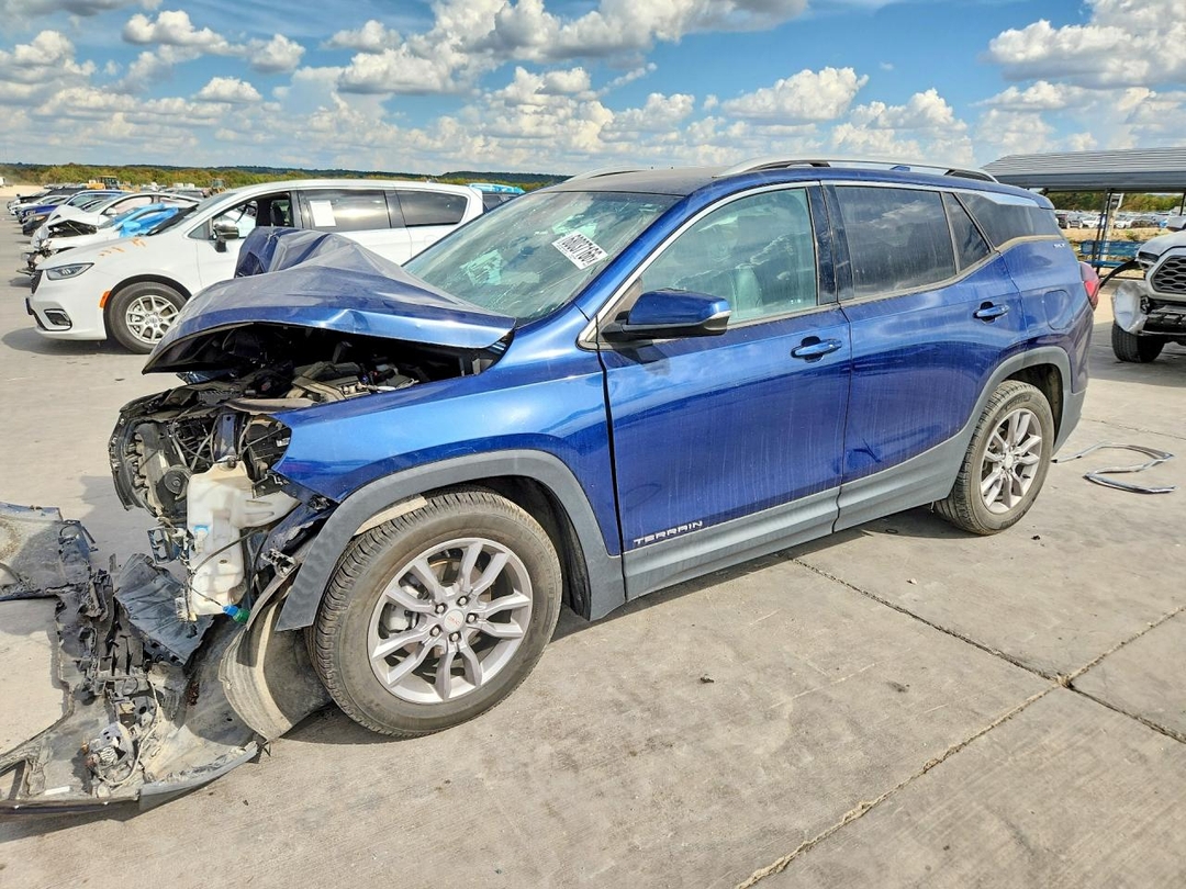 Vue de 2022 GMC TERRAIN SLT, angle 1