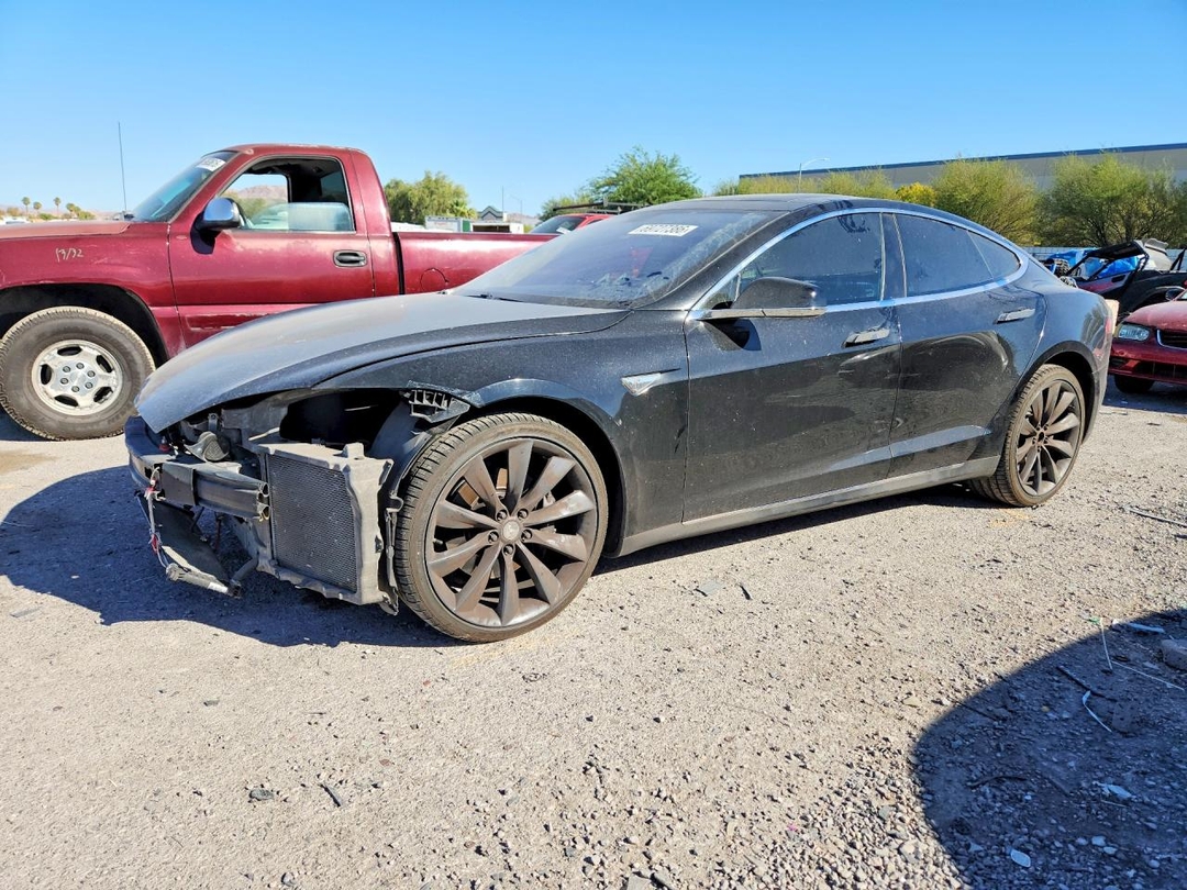 Vue de 2013 TESLA MODEL S, angle 1