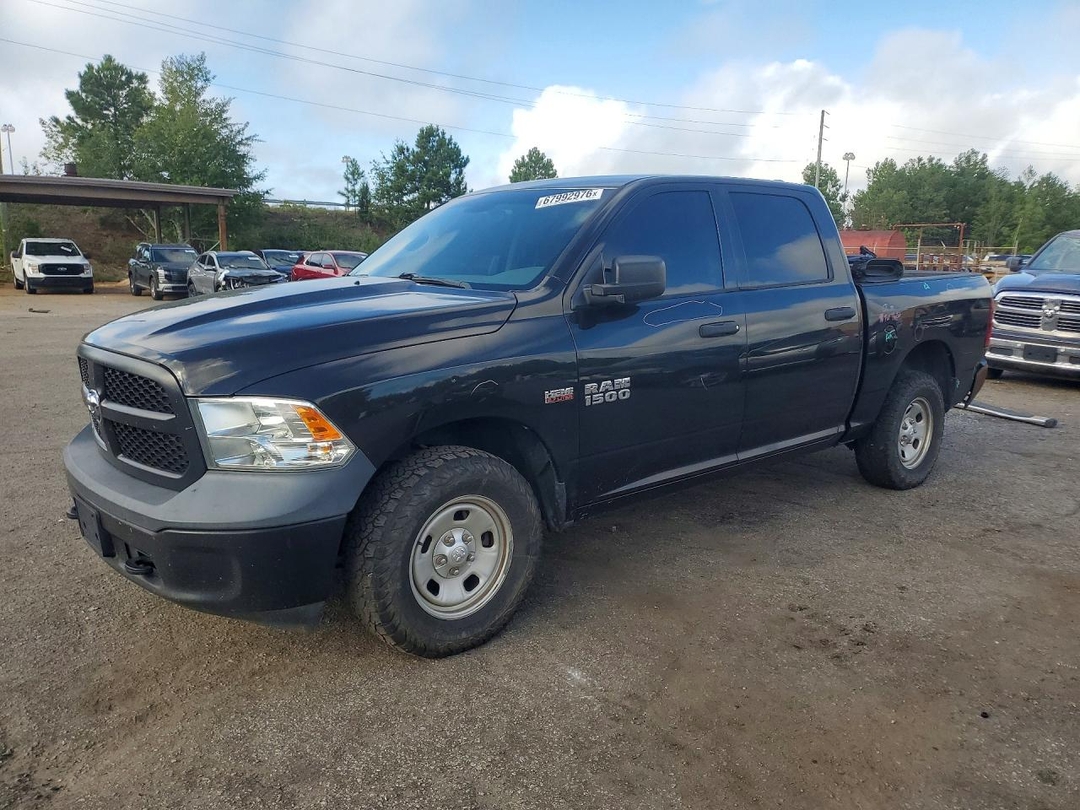 منظر 2018 RAM 1500 ST، زاوية 1