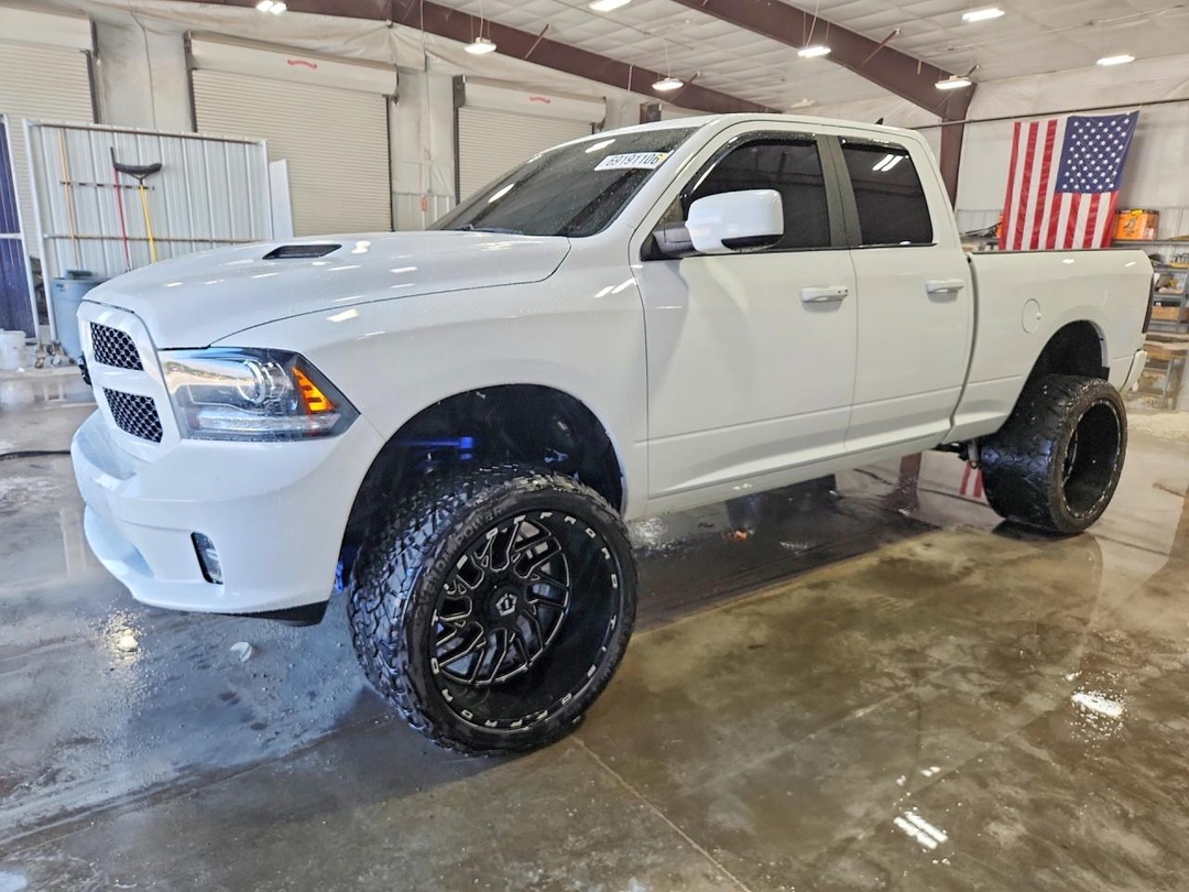 منظر 2017 RAM 1500 SPORT، زاوية 1