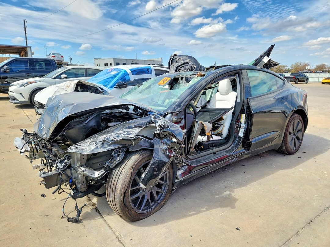 Vue de 2025 TESLA MODEL 3, angle 1