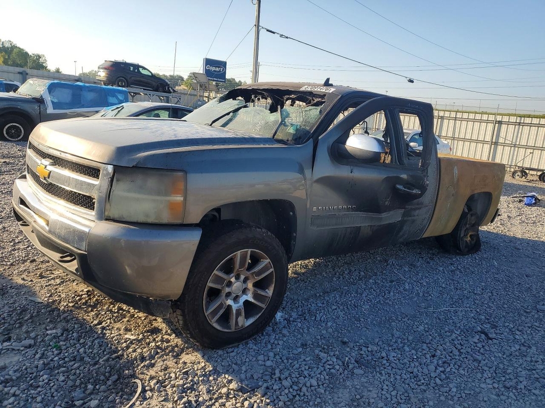 Вид 2009 CHEVROLET SILVERADO C1500 LT, угол 1
