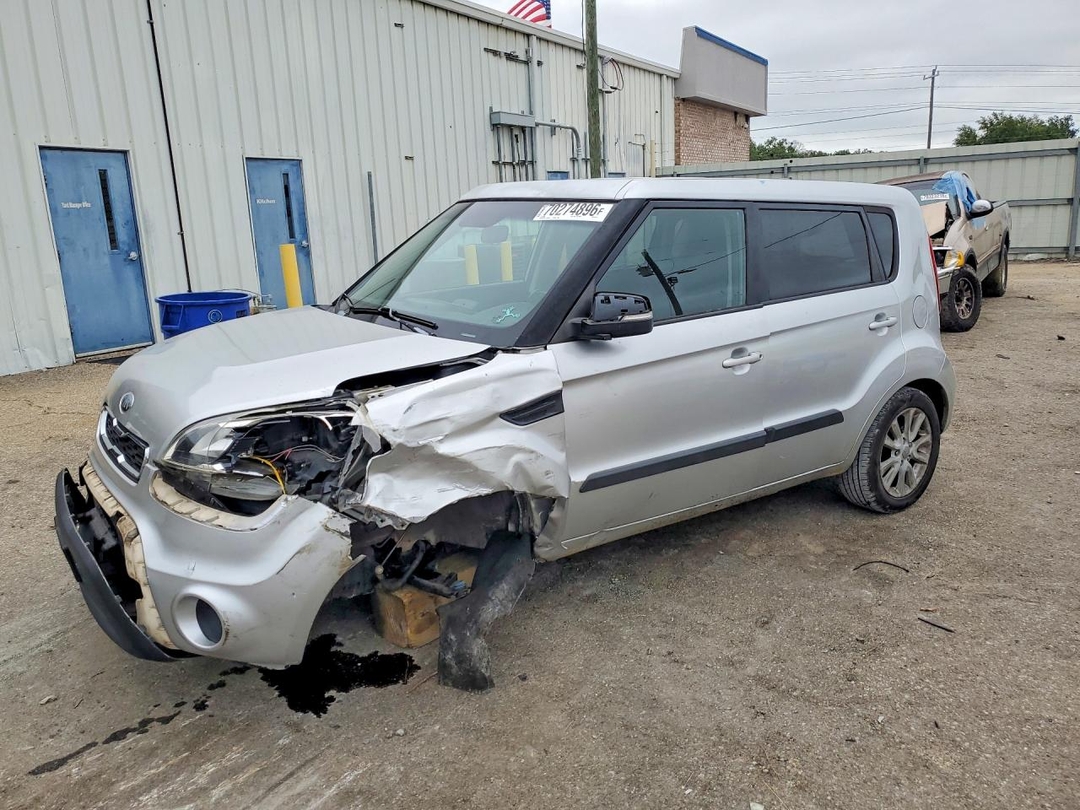 Вид 2013 KIA SOUL +, угол 1