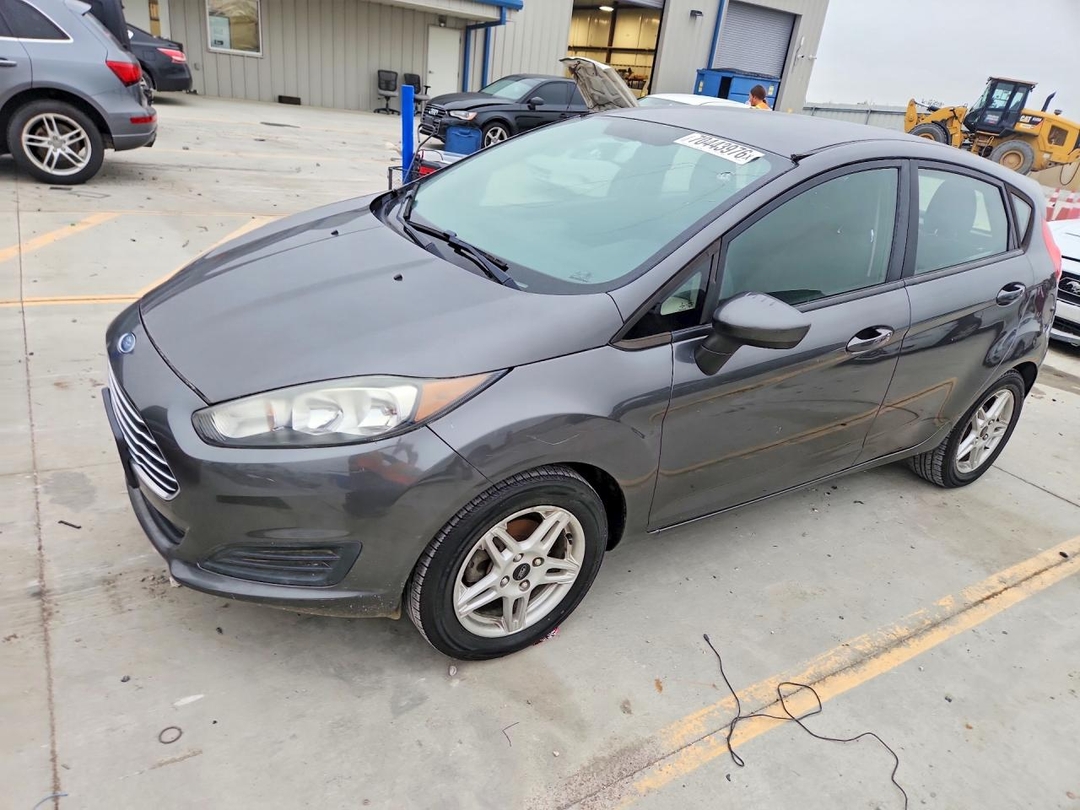 Vista de 2017 FORD FIESTA SE, ángulo 1