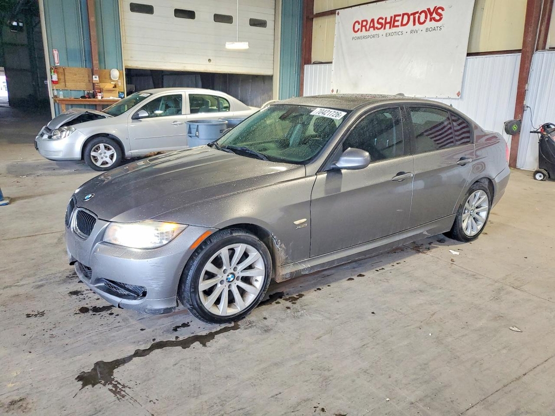 Vue de 2011 BMW 328 XI, angle 1
