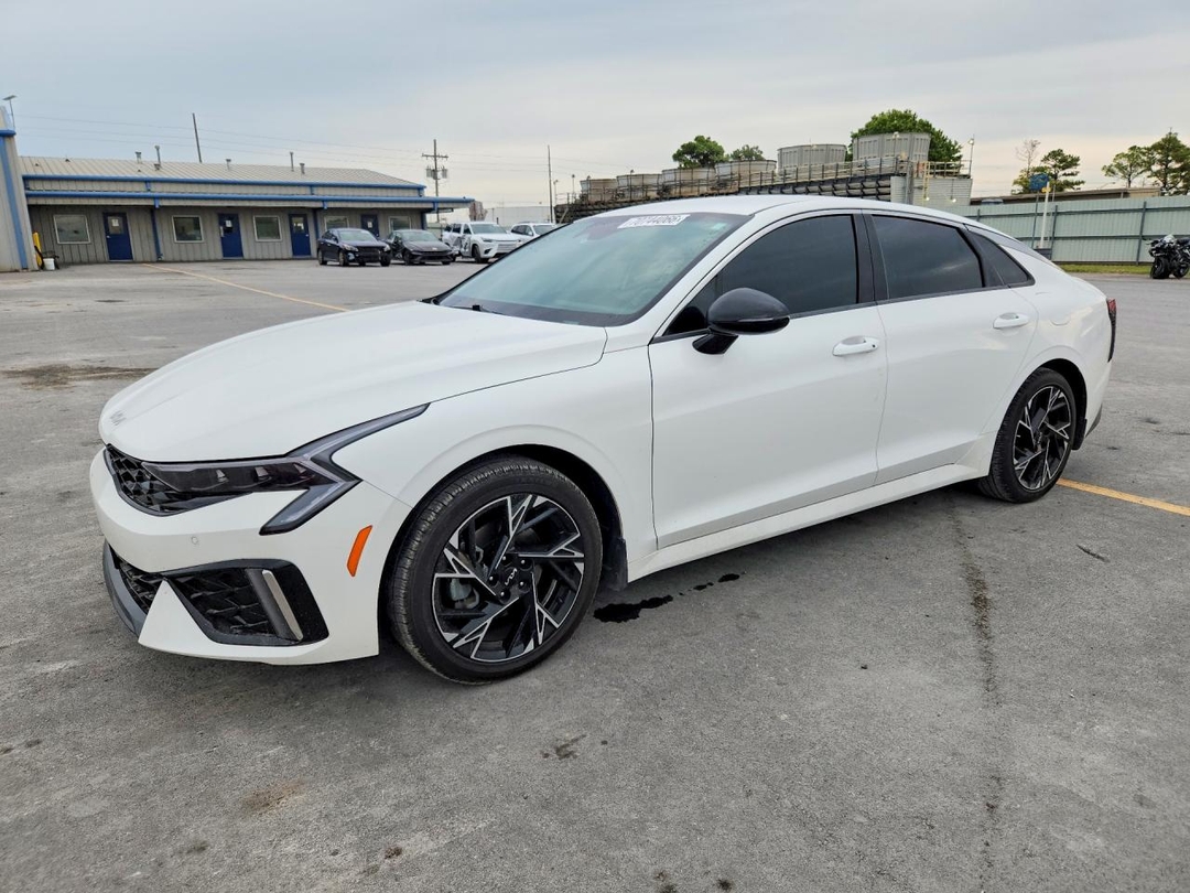 منظر 2025 KIA K5 GT LINE، زاوية 1